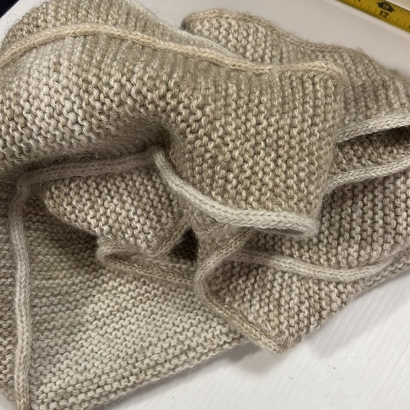 Hallow Out/ Hobo Knit Bag Cream Color L 11” H 9.5” W 5” drop 18” - Picture 12 of 16